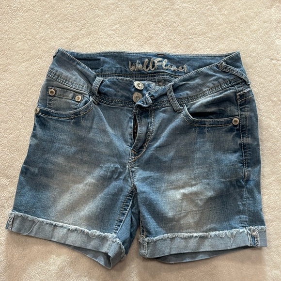 Juniors wallflower Jean shorts - Picture 1 of 4